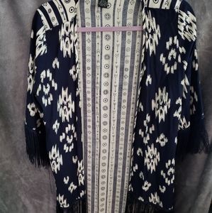 Blue pattern Kimono w/fringe. Size L